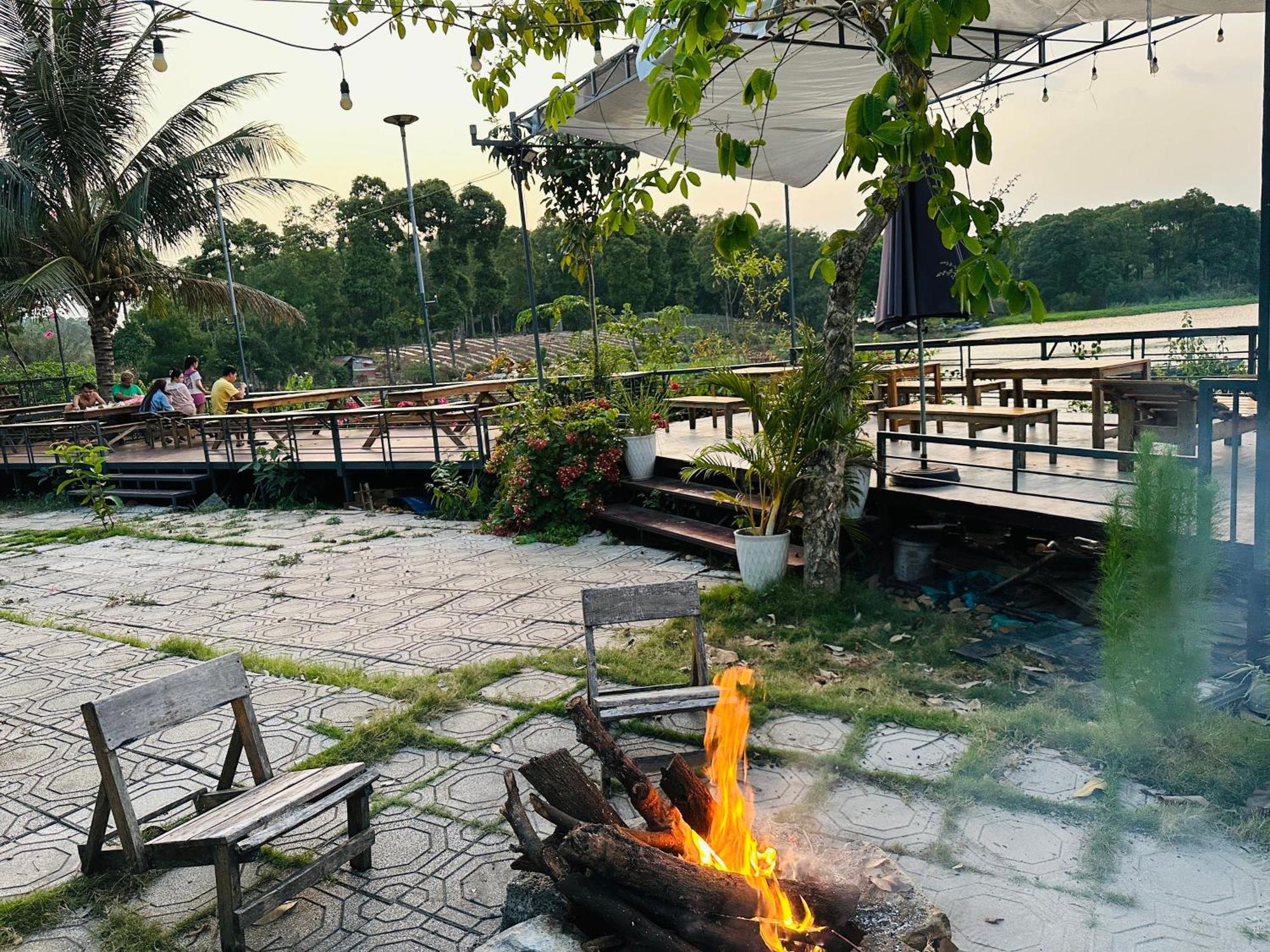 Ben Ho Homestay Xa Gia Tan Exterior photo